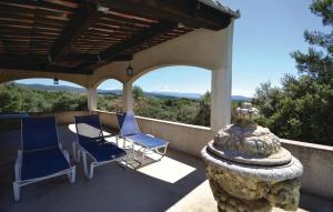 Maisons de vacances Beautiful home in Joucas with 2 Bedrooms, WiFi and Outdoor swimming pool : photos des chambres