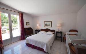 Maisons de vacances Beautiful home in Joucas with 2 Bedrooms, WiFi and Outdoor swimming pool : photos des chambres