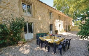 Maisons de vacances Awesome Home In Jonquires With Wifi, Private Swimming Pool And Outdoor Swimming Pool : photos des chambres