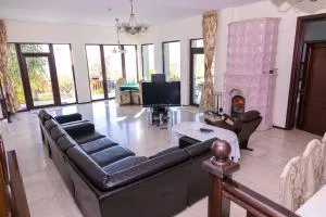 Casa din deal - Frăsinet Casa din deal - Frăsinet