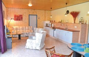 Maisons de vacances Nice home in Belvze with 2 Bedrooms, WiFi and Outdoor swimming pool : photos des chambres