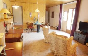 Maisons de vacances Nice home in Belvze with 2 Bedrooms, WiFi and Outdoor swimming pool : photos des chambres