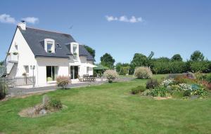 Appartements Nice Apartment In Roz-landrieux With 2 Bedrooms And Wifi : photos des chambres