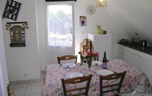 Appartements Nice Apartment In Roz-landrieux With 2 Bedrooms And Wifi : photos des chambres