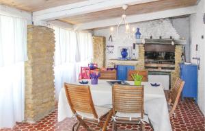 Maisons de vacances Nice home in Lanon de Provence with 2 Bedrooms, WiFi and Outdoor swimming pool : photos des chambres