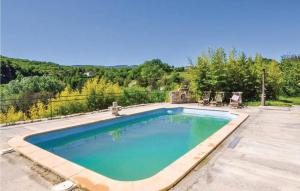 Maisons de vacances Nice Home In Cereste With 3 Bedrooms, Wifi And Outdoor Swimming Pool : photos des chambres