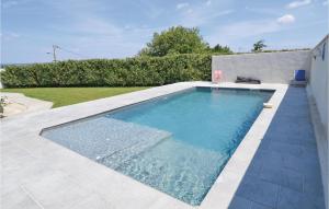 Maisons de vacances Nice Home In Sernhac With 4 Bedrooms, Wifi And Outdoor Swimming Pool : photos des chambres