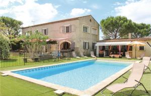 Maisons de vacances Awesome Home In Chteaurenard With Wifi, Private Swimming Pool And Outdoor Swimming Pool : photos des chambres