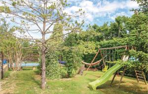 Maisons de vacances Lovely Home In Chateaurenard : photos des chambres