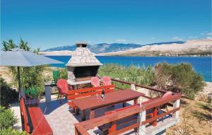 Amazing Apartment In Pag With 2 Bedrooms And Wifi