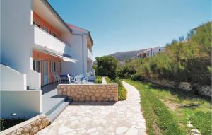 Amazing Apartment In Pag With 2 Bedrooms And Wifi