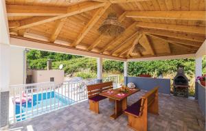 Four-Bedroom Holiday Home In Babino Polje