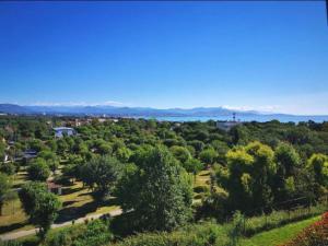 Appartements Superbe appartement, piscine, vue mer et montagnes : photos des chambres