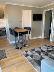 Modern 2 Bed Chalet - 27 Bermuda Holiday Park