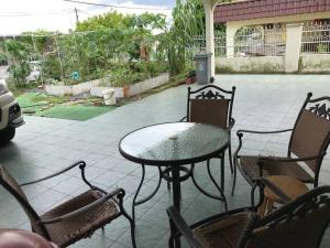 Cosy big house 5min CIQ SOGO KSL mall 4BR 12Pax