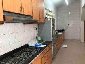Cosy big house 5min CIQ SOGO KSL mall 4BR 12Pax