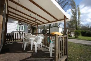 Campings MOBIL-HOME 6 PERSONNES CAMPING EUROLAC BORD LAC AUREILHAN : photos des chambres