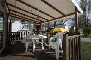 Campings MOBIL-HOME 6 PERSONNES CAMPING EUROLAC BORD LAC AUREILHAN : photos des chambres