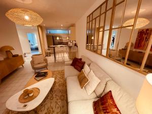 Nice Renting - PAGANINI - Spacious Apartment - 2 BedRooms - King Bed - Bathtub - Heart of Nice