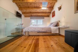 CHRISAVGIS LUXURY HOUSE