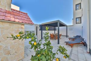 Luxury apartment Pia with swimming pool and grill