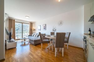 Luxury apartment near beach