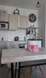 Cálido,moderno monoamb con piscina, parking ,laundry