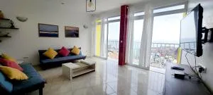 LA MENOR - 蓬塔杜索尔