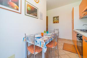 Apartment in villa 2 to 3 persons with large private garden