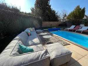 Villa Avril 15 pers- location Villa de Prestige , 2 Piscines intérieur et extérieur et sauna