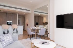 Luton Vacation Homes - Luxury & Sea View 1BR - Jumeirah Living Marina Gate Tower 3 - 40AB12