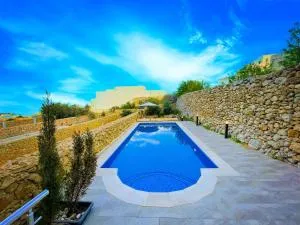 Si-Ku Holiday Home with Private Pool and Hot Tub - Il-Pergla