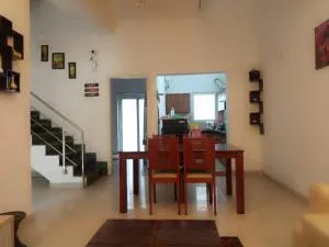 Serene Villa Homestay - Greater Noida - Greater Noida