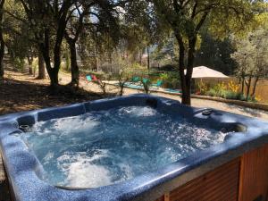 B&B / Chambres d'hotes Suite Royale- 2 Double Rooms - 4 SAISONS - Piscine Chauffee Toute l'annee - SPA- JACUZZI -SAUNA- POOL VIEW - Heated POOL -800m City Centre : photos des chambres