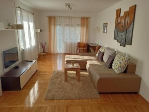 Apartment Tomas Spacious house with private parking terrace