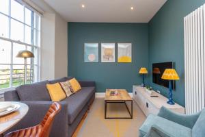 Lovely apartment beneath Edinburgh Castle