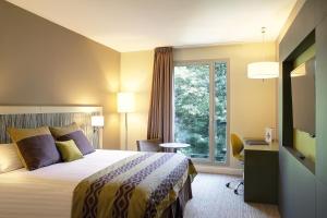Hotels Best Western Plus Paris Meudon Ermitage : Chambre Lit King-Size Standard - Vue sur Forêt