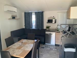 Complexes hoteliers Grand Mobil home 10 places avec 4 chambres SIBLU proche Ocean : photos des chambres