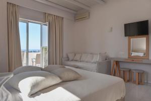 Stochos studios next to the sea!