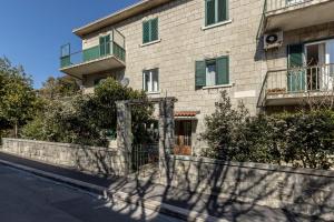 Ferula, 3 bedroom apartment near beach Bačvice