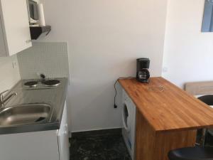 Cannes center terrace AC Wifi 200 m from sea behind Martinez