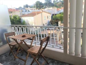 Cannes center terrace AC Wifi 200 m from sea behind Martinez