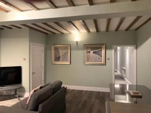 The Carriage House, Bilbrough York Sleeps 24