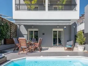 Grey House "by Checkin" - Prasás