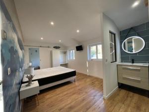 Maisons de vacances L Uni Vert d Azur gite 10 pers piscine et mini ferme proche ocean : photos des chambres