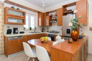 Central penthouse in quiet neighborhood near sandy beach