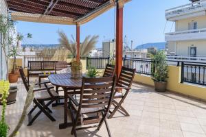 Central penthouse in quiet neighborhood near sandy beach