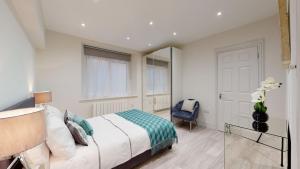 Chic Apartment by Hyde Park