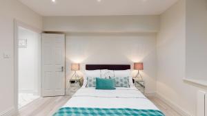 Chic Apartment by Hyde Park