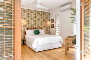 Pandanus Place - with Bicycles